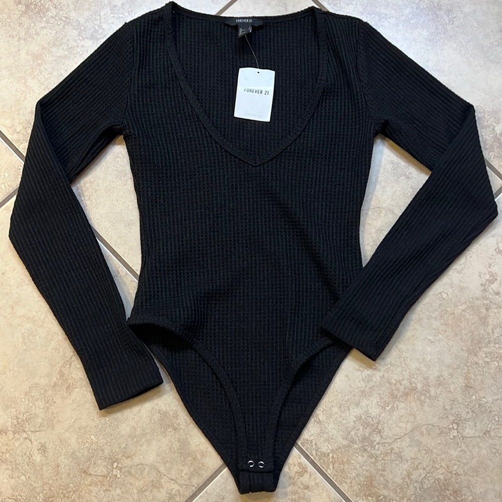 NWT Forever 21 long sleeve, V-neck low cut bodysuit size small